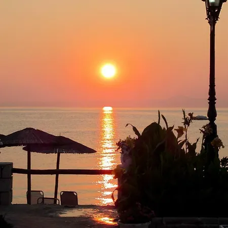 מלון דירות Voula Seaside 3*